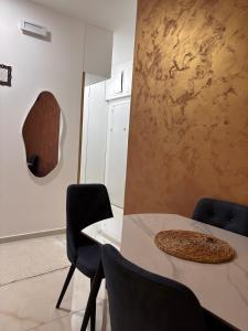 a table and chairs in a room with a wall at Apartment by Bar in Bar