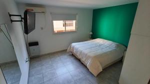 a bedroom with a bed and a green wall at Los Abus in Colón +79 photos