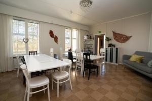a living room with a white table and chairs at Majatalo Mäntän Kuusela in Mänttä