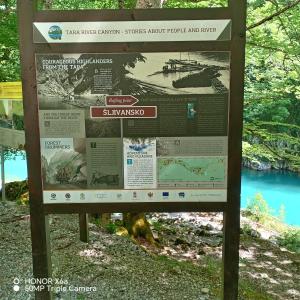 a sign at the top of a hiking trail at Djedova Zemljana kuca in Žabljak