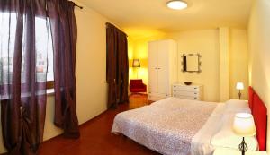 A bed or beds in a room at Claudio Appartamenti