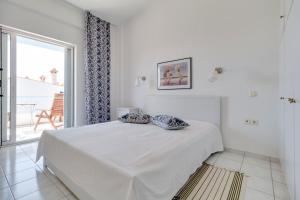 Postel nebo postele na pokoji v ubytování Alexger Gerakini Beach house view