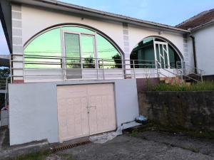 a house with a pink door and a balcony at Maslina in Bar
