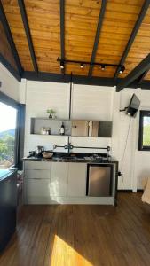 a kitchen with a stove top oven in a room at NOVIDADE - Cabana Refúgio Gaia in Annitapolis