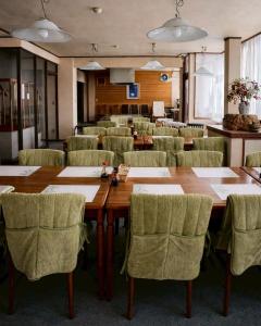a conference room with a large wooden table and chairs at Mizubaso in Gujo