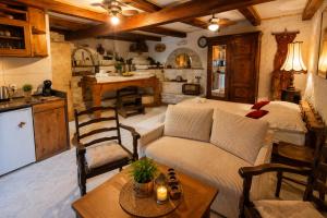 a living room with a couch and a kitchen at Rustic Garden & Jacuzzi Retreat in Vis