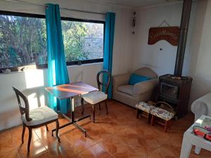 a living room with a table and chairs and a couch at Geranio Bed & Breakfast in Casablanca