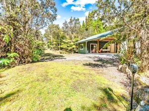 an image of a house with a yard at Charming Tiny Cottage 5 min from National Park in Volcano +7 photos