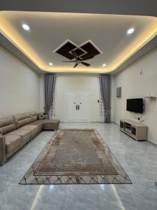 a living room with a couch and a ceiling fan at Private Pool Homestay Kota Bharu 3 Bilik Tidur Muat 12 Tetamu in Kota Bharu