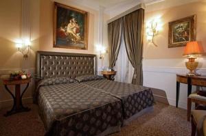 Кровать или кровати в номере Boutique Hotel Trevi