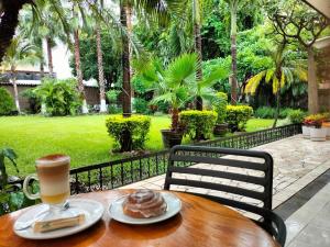 a table with a cup of coffee and a pastry on it at Gran Plaza Hotel Centro Histórico in Iguala de la Independencia