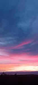 a sunset with a blue and pink sky at AuraHouse Algarve in Lagoa