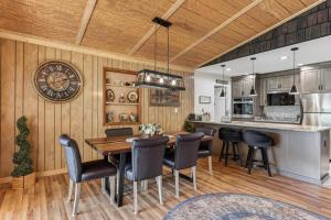 a kitchen and dining room with a table and chairs at Covea Cabin in Luray +24 photos