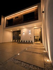 a lobby of a house at night with lights at Casa Luna con alberca privada y billar in Cuautla Morelos