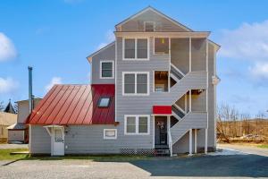 a house with a red roof and a red roof at North Country 6 in Proctorsville