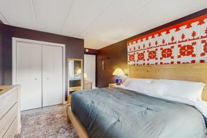 a bedroom with a large bed in a room at 5B Mountain Village- Unit B in Dover