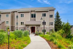 a large apartment building with a sidewalk in front of it at Snow Creek 115 in Warren