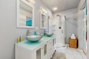 a bathroom with two sinks and a shower at Deer Hill Retreat in Whitingham +35 photos