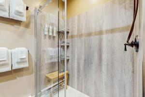 a bathroom with a glass shower with towels at Snowy Day Chalet in Killington +40 photos