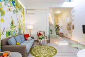 A seating area at Mediterraneo Suite Home