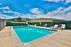 a swimming pool on top of a house with a mountain at Mountainside 037 in Granby