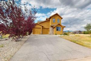 a yellow house with a driveway at Mountain Sky Retreat in Granby