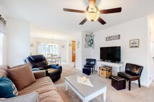 a living room with a couch and a ceiling fan at Beacon Retreat in York
