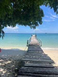 a wooden pier stretches out over the beach at Benny Seaview house in Ao Phutsa +13 photos