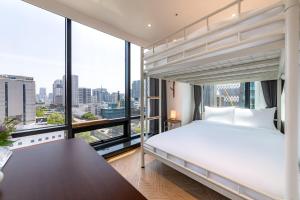 Легло или легла в стая в Hotel LETS Above