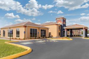a large building with a clock tower in a parking lot at Quality Inn Cadiz in Cadiz
