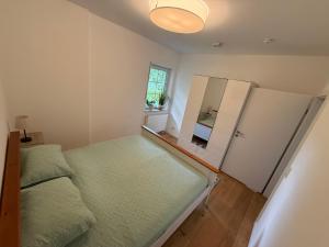 a small bedroom with a bed and a mirror at Wohnung in Saarburg in Saarburg