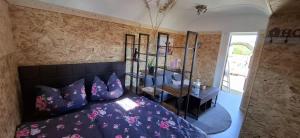 a bedroom with a purple bed with purple pillows at Tiny House auf der Kingswood Ranch in Cornberg