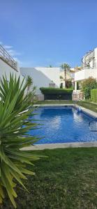a swimming pool in a yard next to a building at Meerblick Pool Direkt am Strand in Cuevas del Almanzora