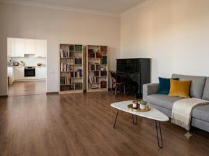 a living room with a couch and a table at Chinese home in Masis