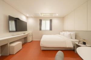 a hotel room with a bed and a television at No25 Hotel Chuncheon Cityhall in Chuncheon