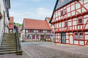 a cobblestone street in a medieval town with buildings at Ferienhaus Kleine Auszeit in Bleicherode