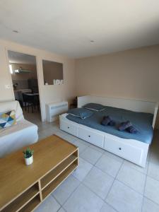 a bedroom with a bed and a coffee table at Studio La Gière in Beaumes-de-Venise