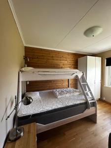 a bedroom with two bunk beds and a lamp at Skoogs Logi Lägenheter in Funäsdalen +78 photos