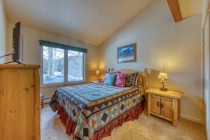 a bedroom with a bed and a window at Fairway Getaway in Copper Mountain