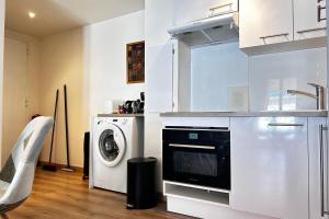 a kitchen with a washer and a washing machine at One-bedroom apt with balcony on Rue Hoche in Cannes