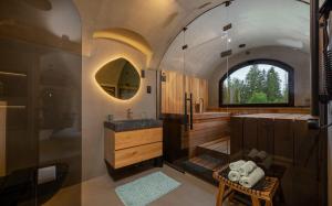 a bathroom with a large shower and a sink at Riverberg puhkemaja Otepääl in Otepää +10 photos