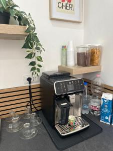 a coffee maker sitting on top of a counter at Mister House in Fiumicino
