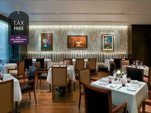 A restaurant or other place to eat at Alvear Art Hotel