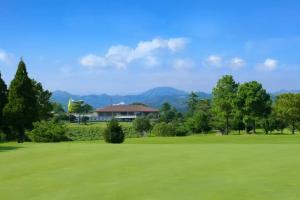 a golf green with a house in the background at 和庵-Nagomian- in Kasaoka