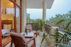 a balcony with a table and chairs on a porch at Manovan Resort by Eastlynn Experiences, Jim Corbett in Belparāo