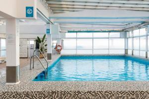 Bazen u objektu Leonardo Hotel Torremolinos Costa Del Sol ili u blizini Još 37 fotografija