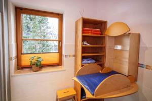 a small room with a desk and a window at Maisionette FEWO Sternchen in Heidenau