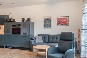 a living room with a couch and chairs and a table at Fewo im Fränkischen Seenland in Abenberg