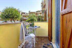 a small balcony with two chairs and a table at NURAS - DomoDé in Alghero