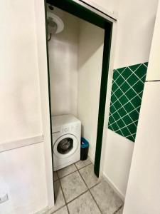 a small bathroom with a washing machine and a washer at Le Case dei Ginepri in Marina di Sorso